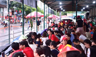 Bên trong 'Nhà bạt phục vụ nhân dân' theo dõi diễu binh diễu hành