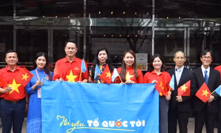 Từ tình yêu Tiếng Việt đến lễ chào cờ 'Tôi yêu Tổ quốc tôi' của giáo sư Nhật Bản