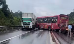 Tai nạn liên hoàn trên cao tốc Nội Bài - Lào Cai