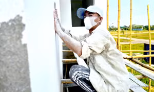 Người dân Bắc Trung Bộ quay quắt trong nắng nóng gay gắt