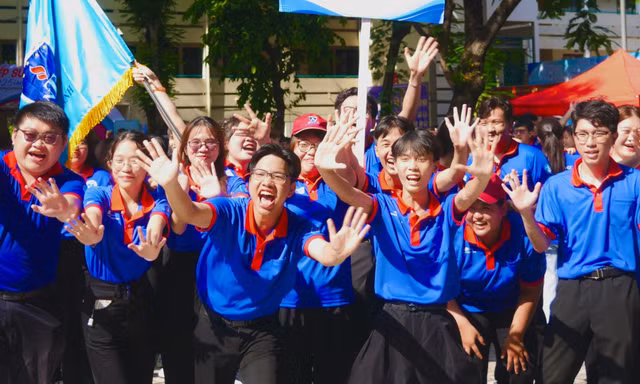 Hơn 4.000 sinh viên tình nguyện hội tụ tại Lễ ra quân 'Tiếp sức mùa thi 2026'
