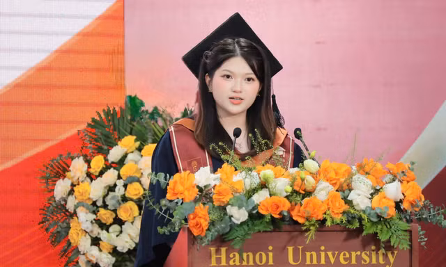 Nữ thủ khoa Ngôn ngữ Hàn HANU và hành trình 'truyền lửa' trên bục giảng 