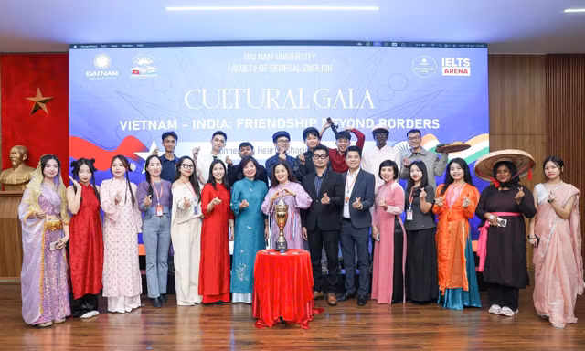Khoa Du lịch Trường Đại học Đại Nam chinh phục Giải Nhì tại Chung kết Cultural Gala Việt Nam - Ấn Độ