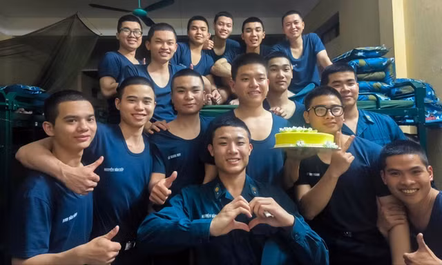 Hoàng Minh Khải: Từ vinh dự kết nạp Đảng trong quân ngũ đến hành trình trở thành tân sinh viên ngành Kỹ thuật Robot