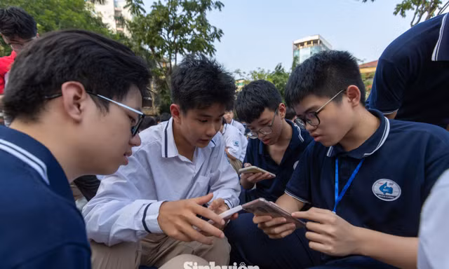 UNLOCK THE IELTS 2025 khuấy động THPT Nhân Chính: Dạng bài phiên âm mới lạ khiến nhiều thí sinh bất ngờ