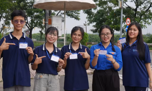 Sinh viên TP. HCM tham gia hỗ trợ kỳ thi Đánh giá năng lực đợt 2