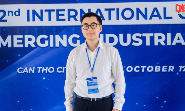 Bùi Mạnh Hùng: Đảng viên trẻ tiêu biểu với ‘cú đúp’ Sinh viên 5 tốt Trung ương và Sao Tháng Giêng