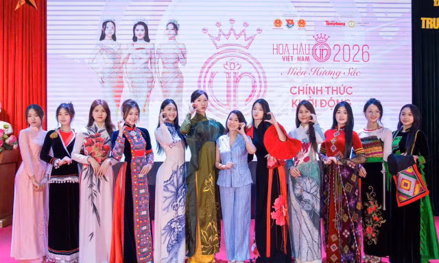 Sinh viên Trường Đại học Khoa học - Đại học Thái Nguyên (TNUS) háo hức tập luyện chờ đón Hoa hậu Việt Nam
