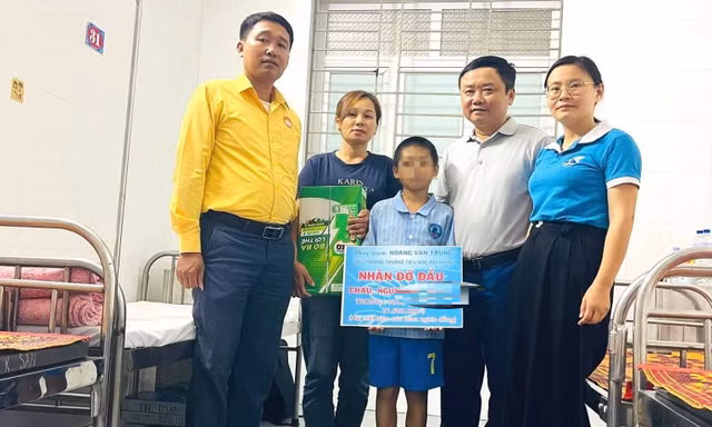 Vụ trẻ lớp 6 bị mẹ kế và cha đánh đập: Nhiều người đứng ra giúp đỡ cháu bé