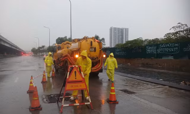 Hà Nội: Mưa lớn gây ngập úng cục bộ ở một số khu vực