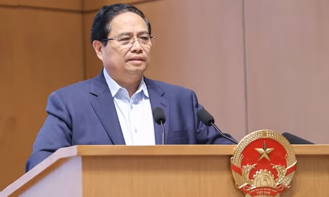 Thủ tướng: Phủ sóng 5G toàn quốc, sớm khai thác tuyến cáp quang biển 
