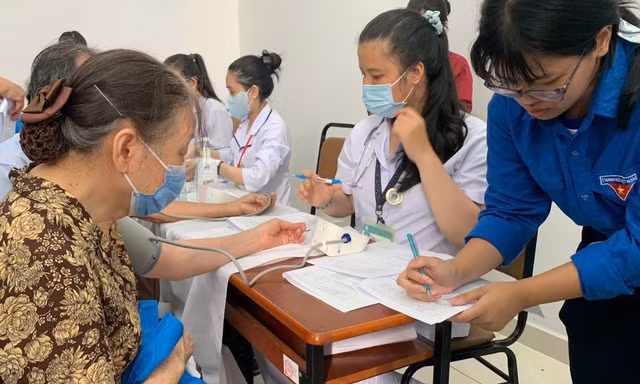 Tầm soát quy mô lớn ở TPHCM: Cứ 10 người đi khám, ra 6 bệnh nhân