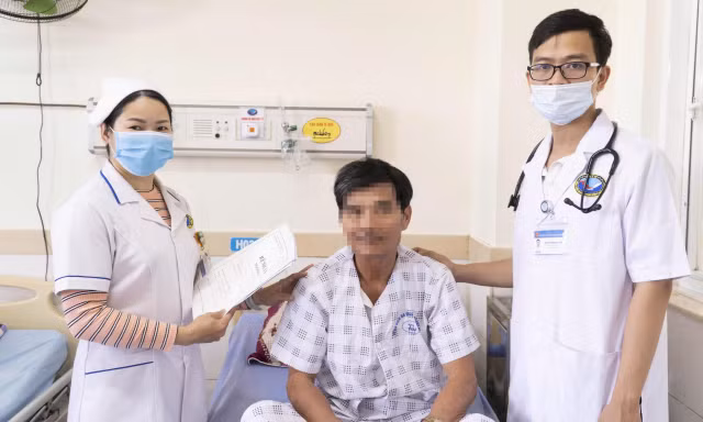 Người đàn ông suýt phải cắt chân vì cục máu đông, được cứu trong 'giờ vàng'