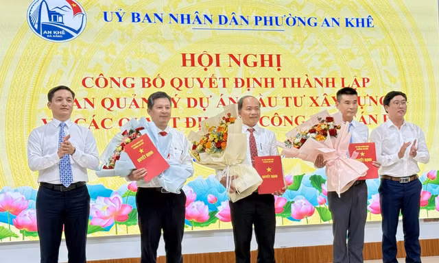 Trao quyết định bổ nhiệm Giám đốc và các Phó giám đốc Ban quản lý dự án