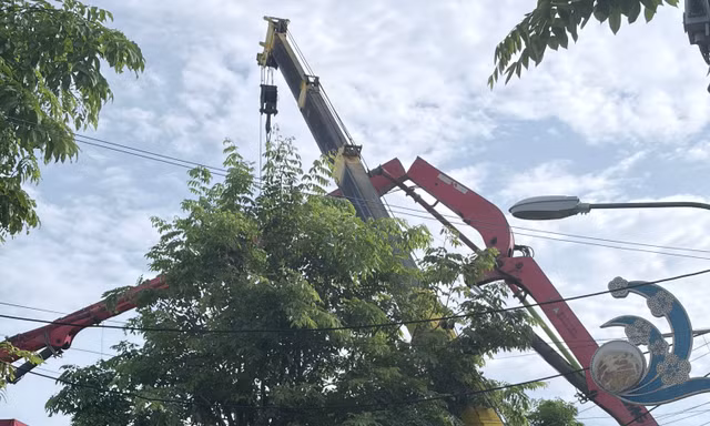 Cần bơm bê tông bất ngờ bị gãy làm chết 1 người