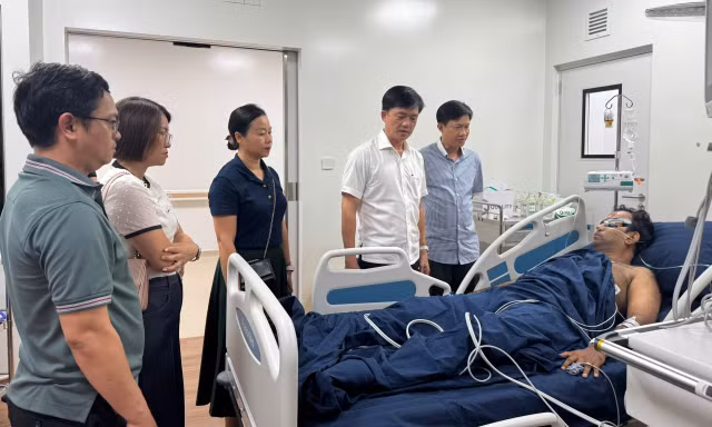 Bệnh viện Chợ Rẫy trong đêm cử bác sĩ hỗ trợ cứu nạn nhân vụ lật ca nô ở Phú Quốc