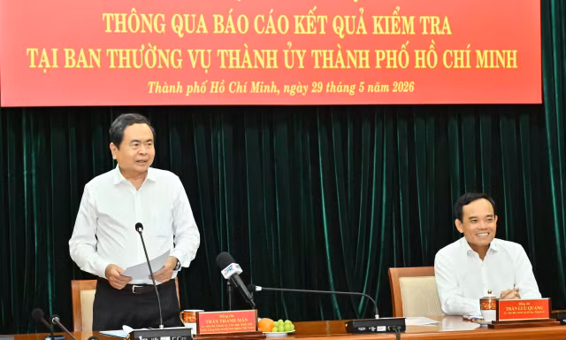 Chủ tịch Quốc hội lưu ý giải ngân đầu tư công, tháo gỡ vướng mắc về thủ tục ở TPHCM 