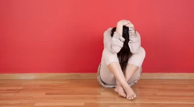 Bé gái 15 tuổi ở Lâm Đồng cầu cứu Tổng đài 111 vì bị bố mẹ bạo hành