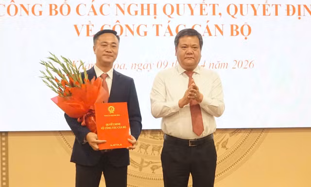 Khánh Hòa công bố các nghị quyết, quyết định về công tác cán bộ