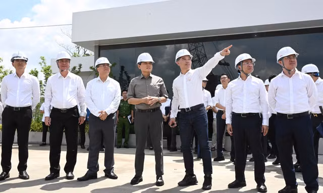 Bí thư Thành ủy TPHCM kiểm tra tiến độ hai dự án trọng điểm ở Thủ Thiêm