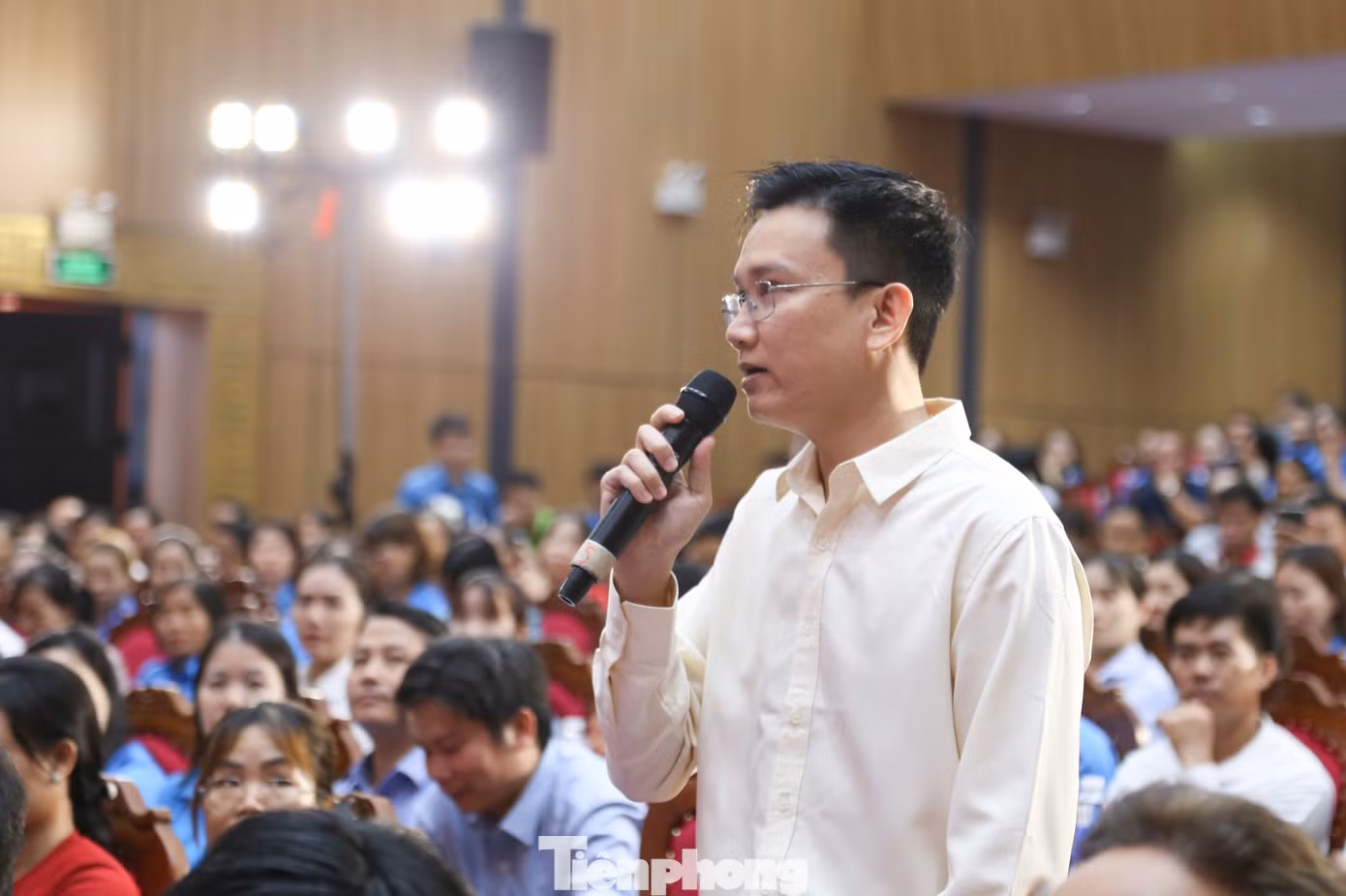 tp-doi-thoai-cong-nhan-2.jpg
