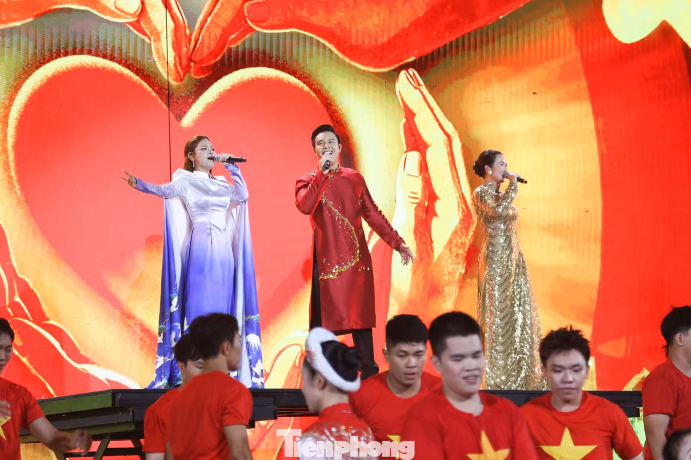tp-gala-to-quoc-binh-yen-10.jpg