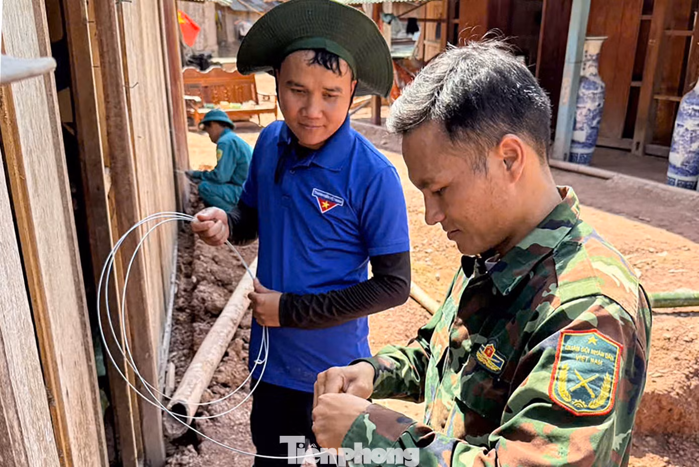 tp-than-den-ao-xanh-doi-nha-8.jpg