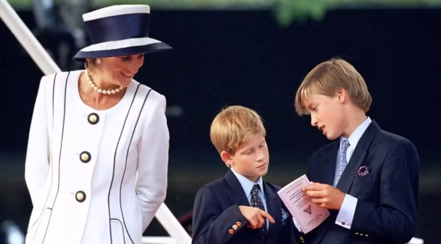 Công nương Diana cùng Hoàng tử William và Hoàng tử Harry