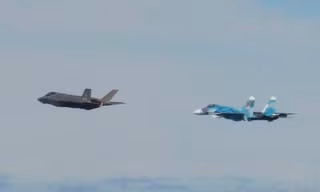 Tiêm kích tàng hình F-35 Ý áp sát máy bay quân sự Nga trên Biển Baltic