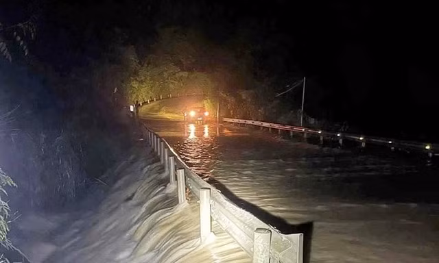 Bão lũ bất ngờ cuốn trôi nhiều cán bộ, công nhân đang thi công dự án cao tốc Đồng Đăng- Trà Lĩnh. 