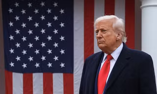 Tổng thống Mỹ Donald Trump tăng thuế với nước láng giềng ngay trước giờ chót