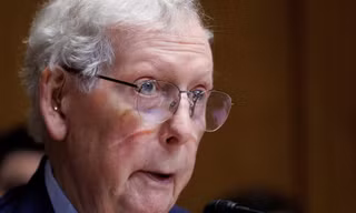 Mỹ xôn xao vì sự vắng mặt bí ẩn của Thượng nghị sĩ Mitch McConnell