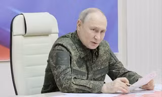 Tổng thống Vladimir Putin giám sát tập trận, nhấn mạnh tầm quan trọng của Hải quân Nga