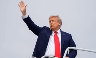 Tổng thống Donald Trump muốn tổ chức hội nghị ba bên Mỹ - Nga - Ukraine vào tuần tới?