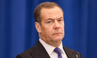 Ông Dmitry Medvedev phát tín hiệu cứng rắn nhằm vào Ukraine
