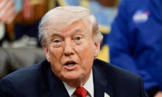 Tổng thống Mỹ Trump xem xét loạt kịch bản quân sự với Iran