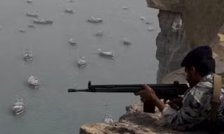 Iran cảnh báo 'không cảng nào an toàn' nếu Mỹ siết eo biển Hormuz