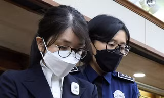 Cựu đệ nhất phu nhân Hàn Quốc hầu tòa vì cáo buộc nhận hối lộ túi hàng hiệu