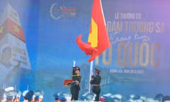 Xúc động lễ thượng cờ từ Khánh Hòa kết nối trực tiếp với Trường Sa 