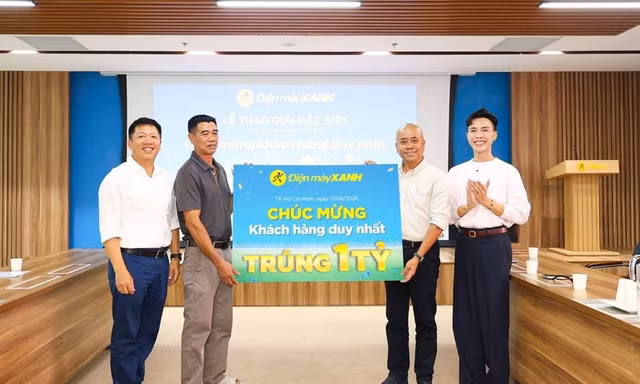 Mua tivi “giá nhỏ”, khách hàng Điện máy Xanh bất ngờ ẵm ngay 1 tỷ đồng 