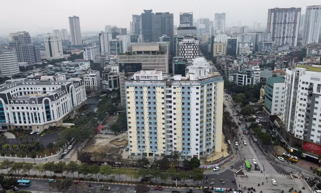 Tận thấy khu 229 căn hộ trên 'đất vàng' bị bỏ hoang vừa được Bí thư Hà Nội yêu cầu 'hồi sinh'