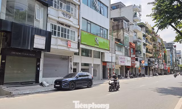 Lý do nhiều tuyến phố 'hái ra tiền' ở Hà Nội đồng loạt đóng cửa 
