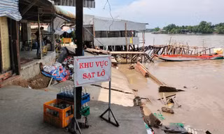 Liên tiếp sạt lở, Cà Mau ứng phó khẩn