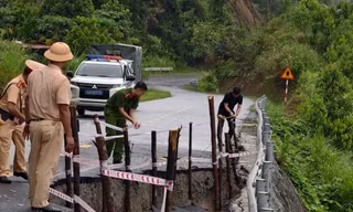 Một số tuyến Quốc lộ, đường tỉnh bị sạt lở taluy dương và sụt lún đường.
