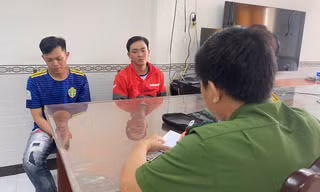 Bắt 2 đối tượng trữ ma tuý, ‘lòi’ 14 xe mô tô nghi bị trộm 