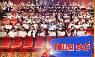 Tân sinh viên ở Cà Mau được hỗ trợ vé xem phim Mưa Đỏ